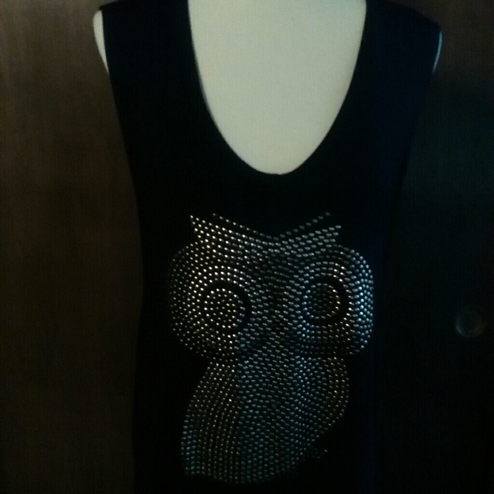NWOT gorgeous metal rivet owl slinky wrap tank